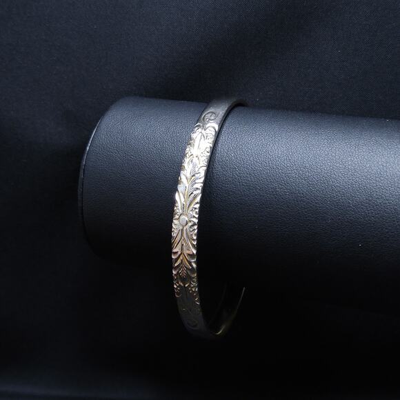 Vintage Whiting & Davis Silver Embossed Bangle Bracelet, Floral Design, 1950s - Picture 7 of 10